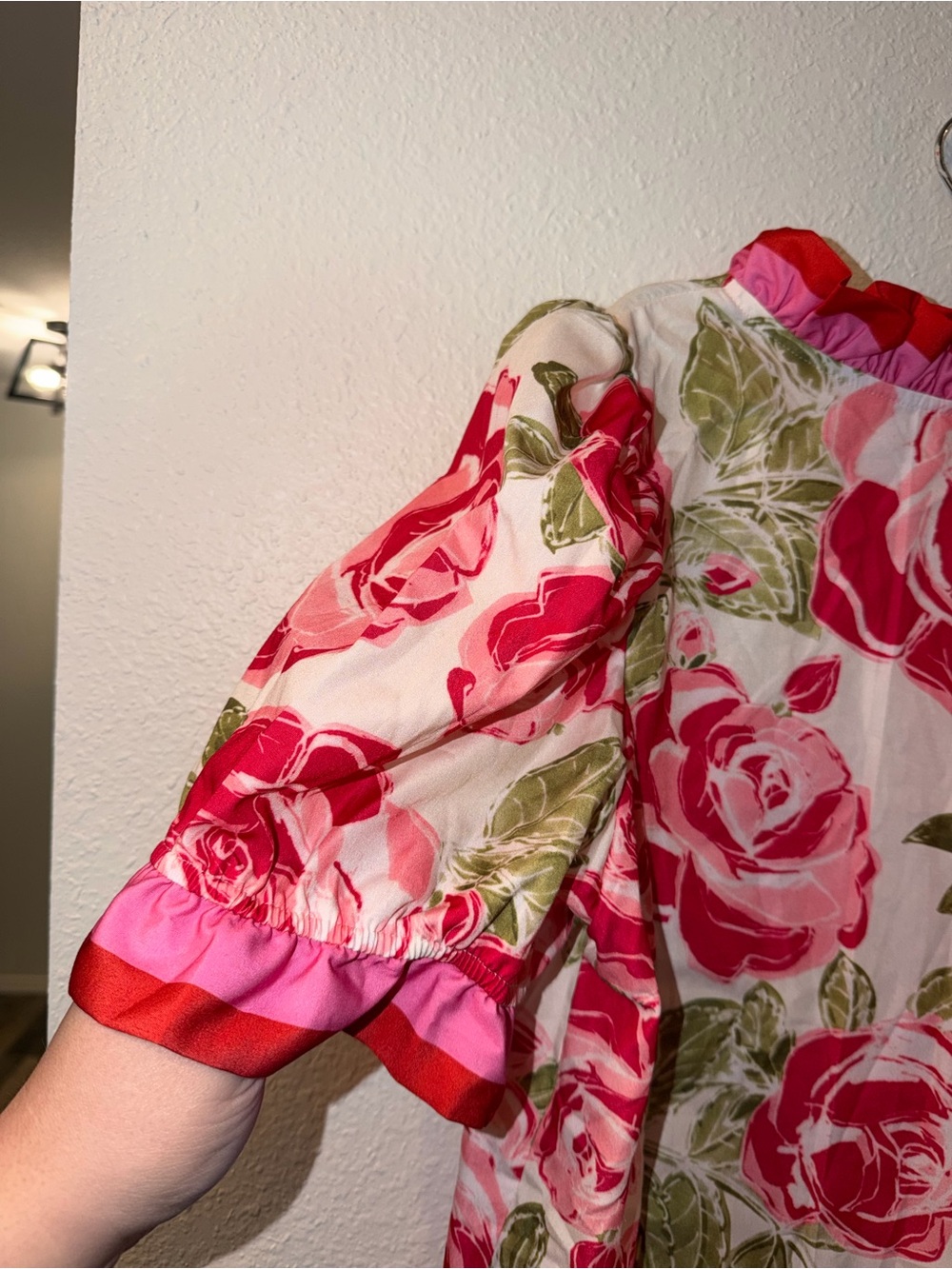 Floral Print Short Puff Sleeve Ruffle Detail V-Neck Top. - Picture 6 of 6